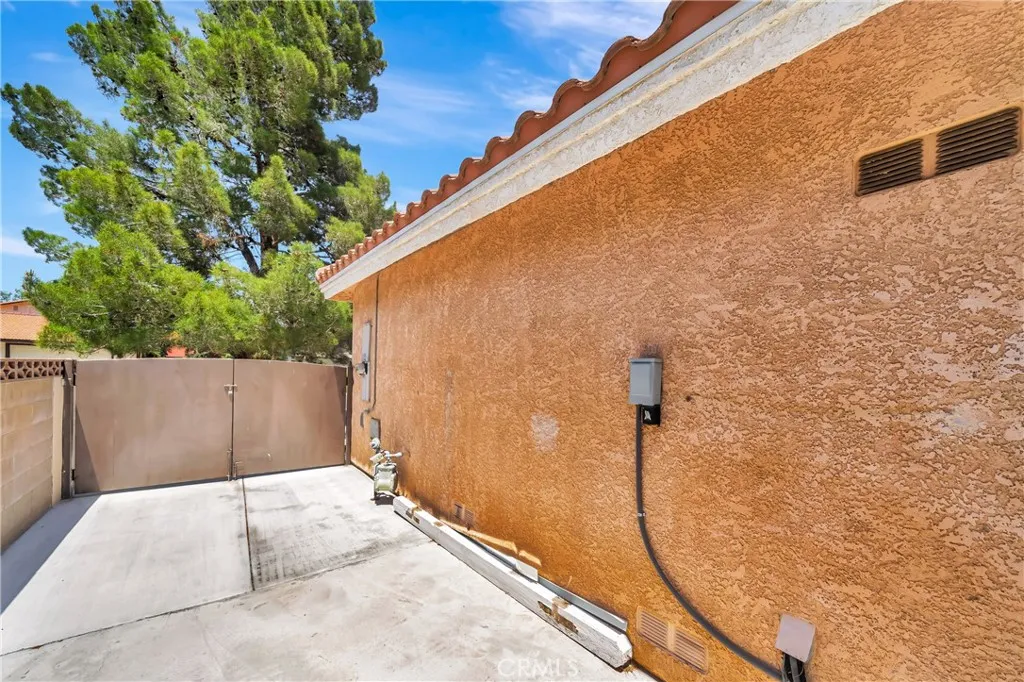 39884 Golfers Drive, Palmdale, California 93551 home-pic-61