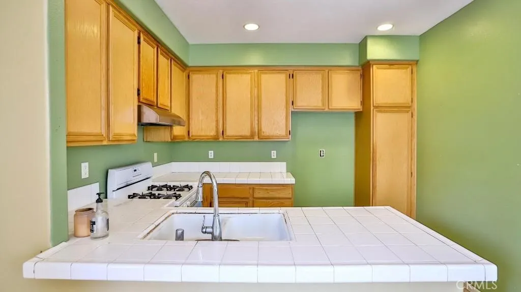 10760 Elm Cir, Stanton, California 90680 home-pic-16