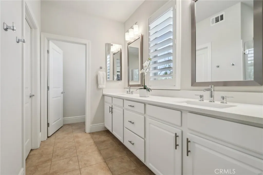 132 Interval, Irvine, California 92618 home-pic-16