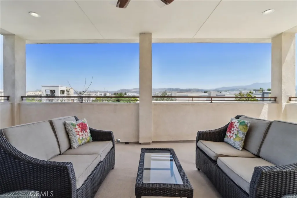 132 Interval, Irvine, California 92618 home-pic-0