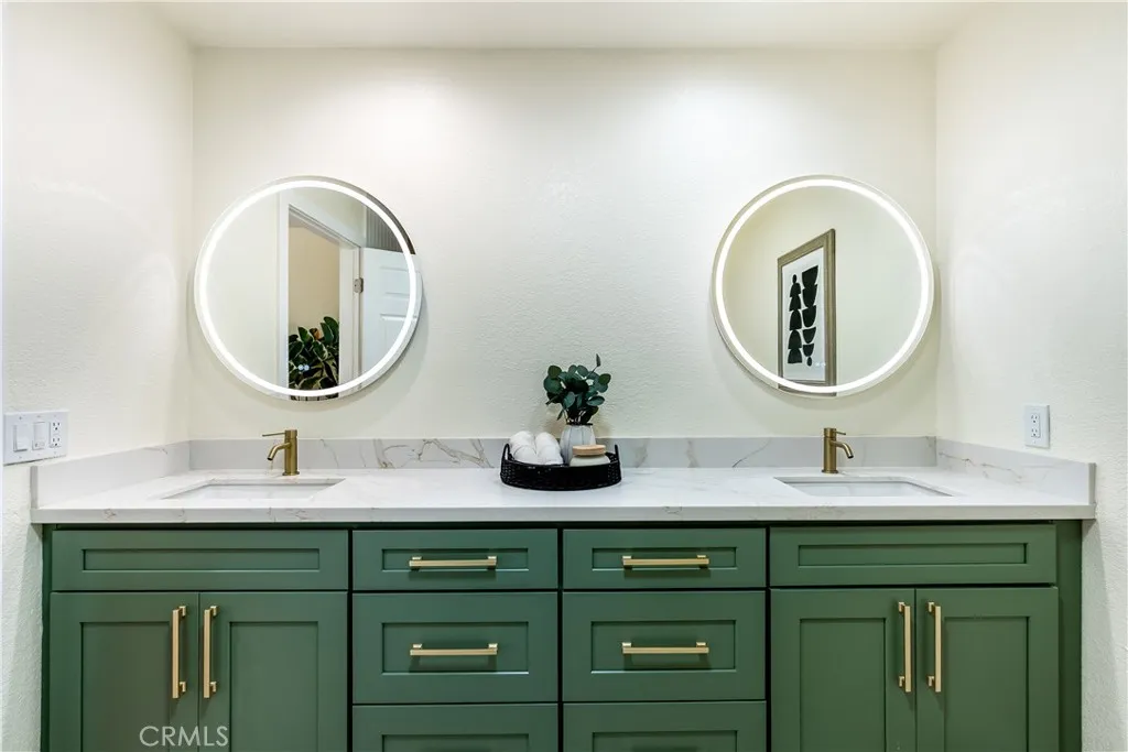 1216 W River Lane, Santa Ana, California 92706 home-pic-7