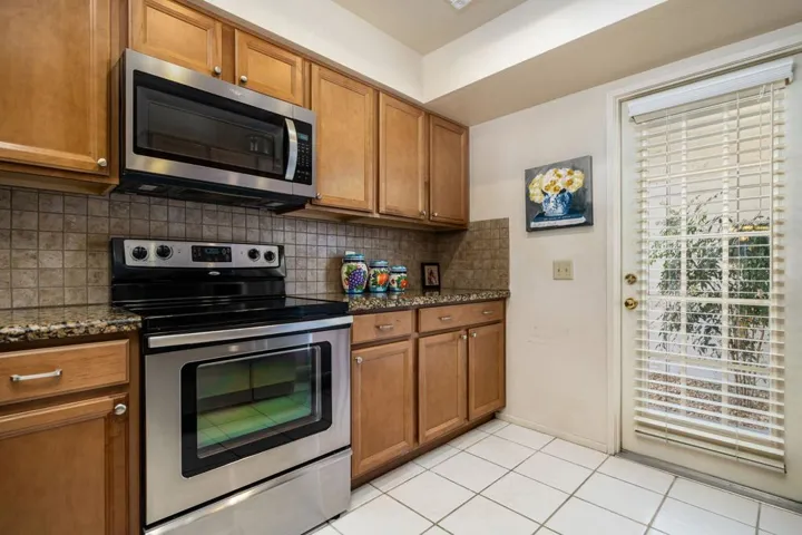 21-web-or-mls-CBDesertFalls_OPMG_0525_02