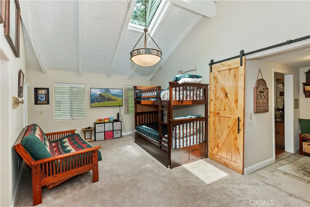 27844 Greenway Drive, Lake Arrowhead, California 92352 home-pic-15