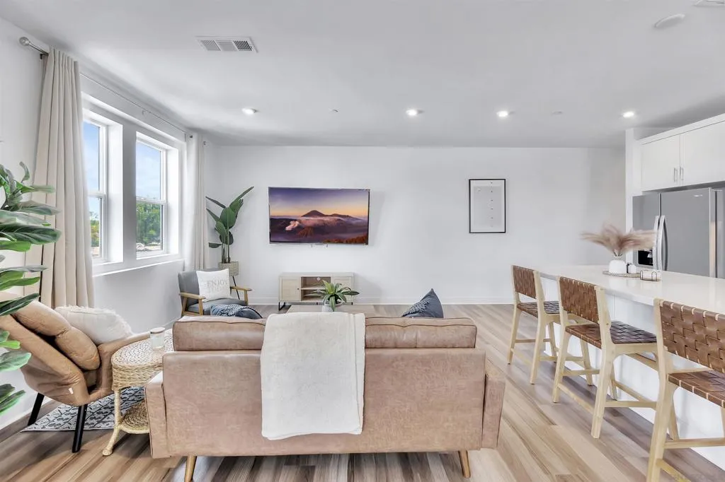 1531 W Bushell, Anaheim, California 92805 home-pic-9