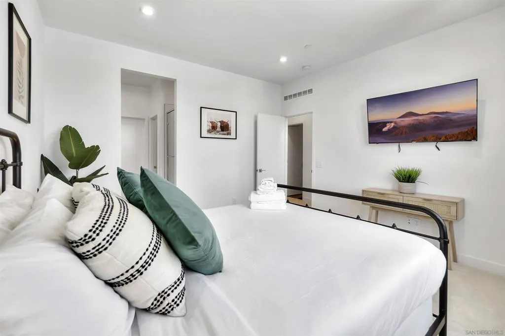 1531 W Bushell, Anaheim, California 92805 home-pic-29