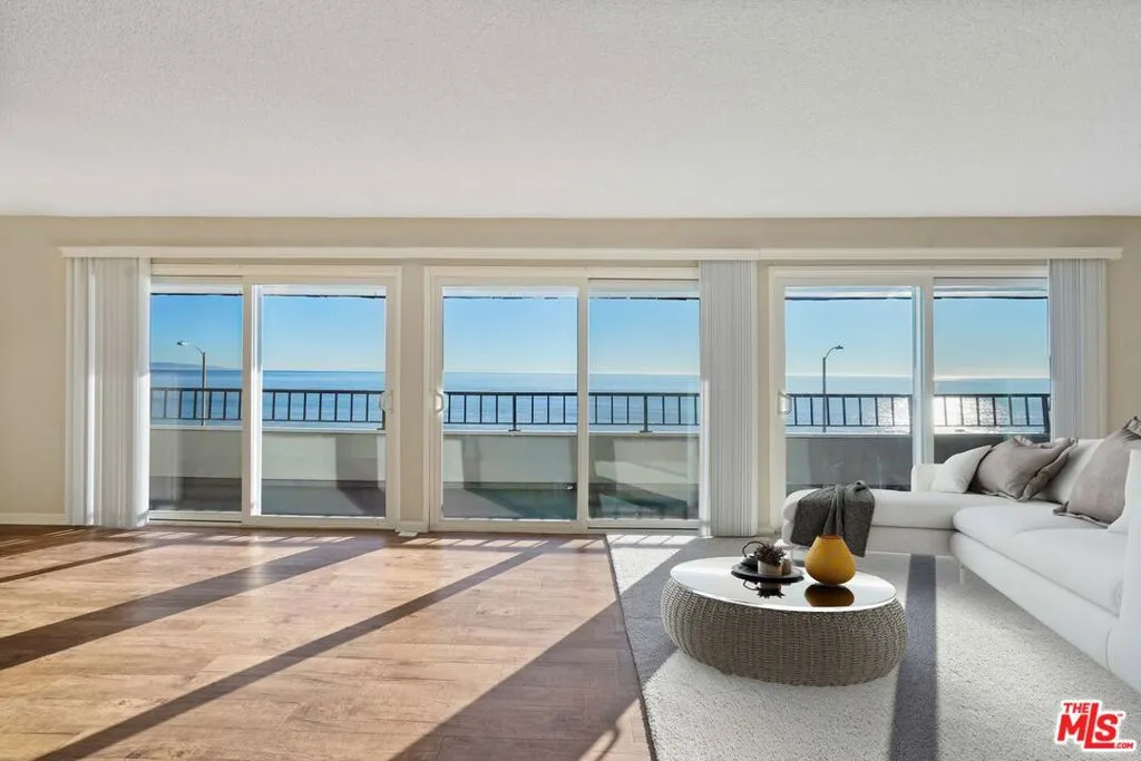 18000 Coastline Drive 8, Malibu, California 90265, 2 Bedrooms Bedrooms, ,2 BathroomsBathrooms,Residential Lease,For Rent,Coastline,25538035