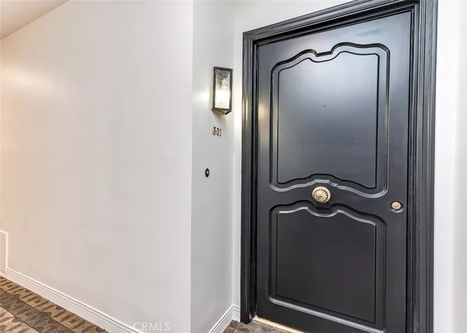 6752 Hillpark Drive 301, Los Angeles, California 90068