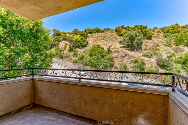 6752 Hillpark Drive 301, Los Angeles, California 90068