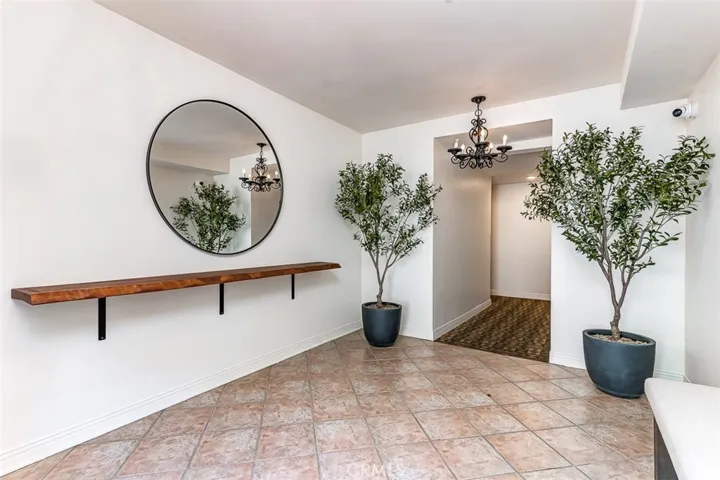 6752 Hillpark Drive 301, Los Angeles, California 90068