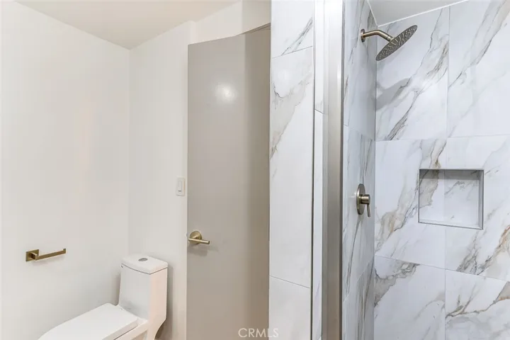 6752 Hillpark Drive 301, Los Angeles, California 90068