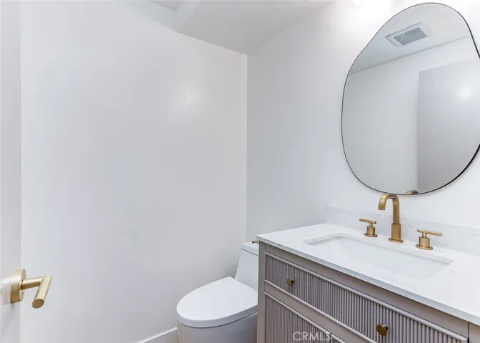 6752 Hillpark Drive 301, Los Angeles, California 90068