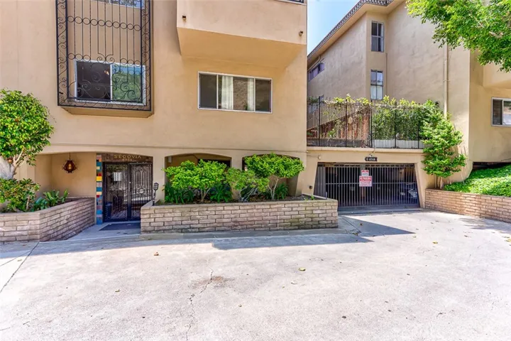 6752 Hillpark Drive 301, Los Angeles, California 90068