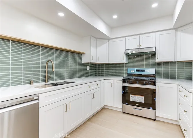 6752 Hillpark Drive 301, Los Angeles, California 90068