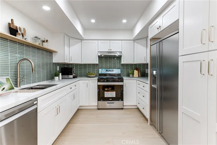 6752 Hillpark Drive 301, Los Angeles, California 90068