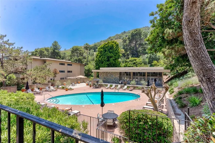 6752 Hillpark Drive 301, Los Angeles, California 90068