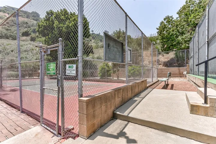 6752 Hillpark Drive 301, Los Angeles, California 90068