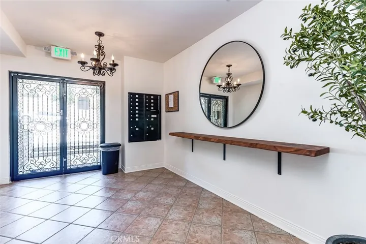 6752 Hillpark Drive 301, Los Angeles, California 90068