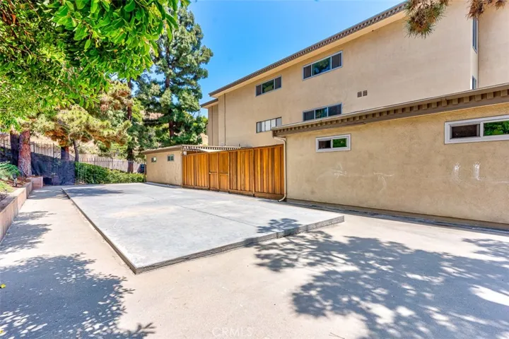 6752 Hillpark Drive 301, Los Angeles, California 90068