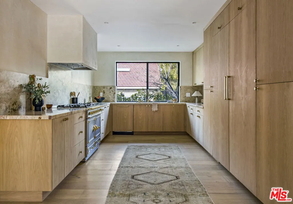 2247 Chelan Place, Los Angeles, California 90046 home-pic-0