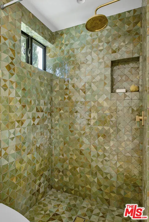 2247 Chelan Place, Los Angeles, California 90046 home-pic-18