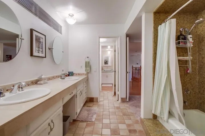 En-suite bath with big walk-in closet!