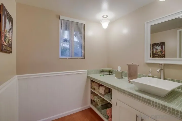Powder room!