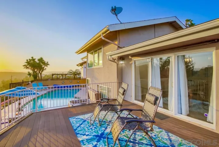 Deck off dining room!
