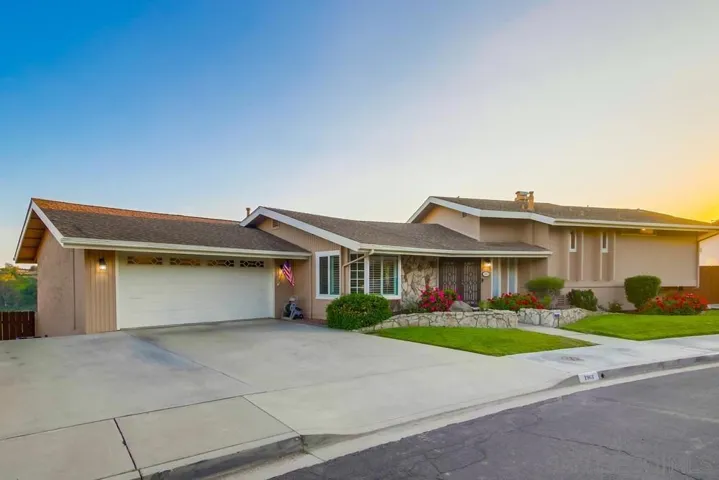 2 car garage and plenty of driveway space!