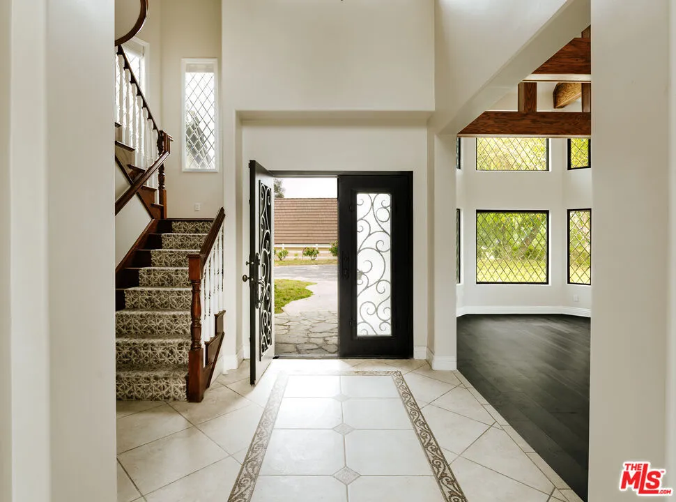 16161 Sky Ranch Road, Canyon Country, California 91387 home-pic-2