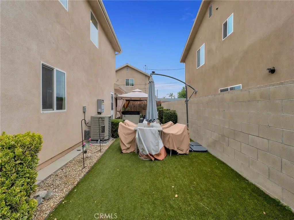 10720 Saticoy Street, Sun Valley, California 91352 home-pic-12