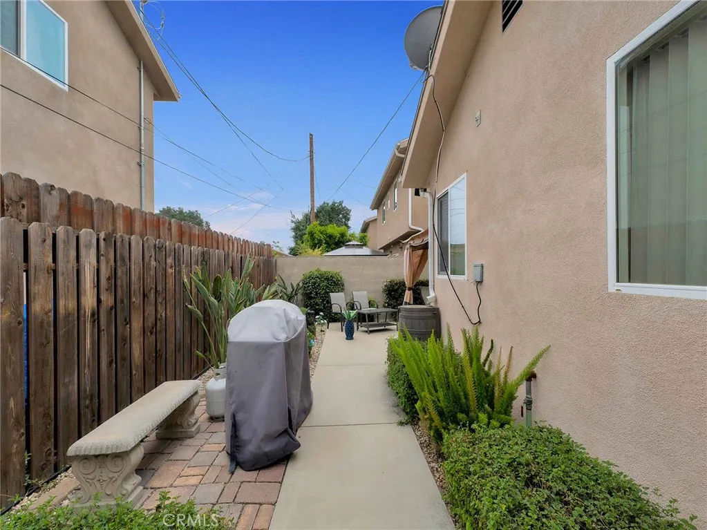 10720 Saticoy Street, Sun Valley, California 91352 home-pic-6