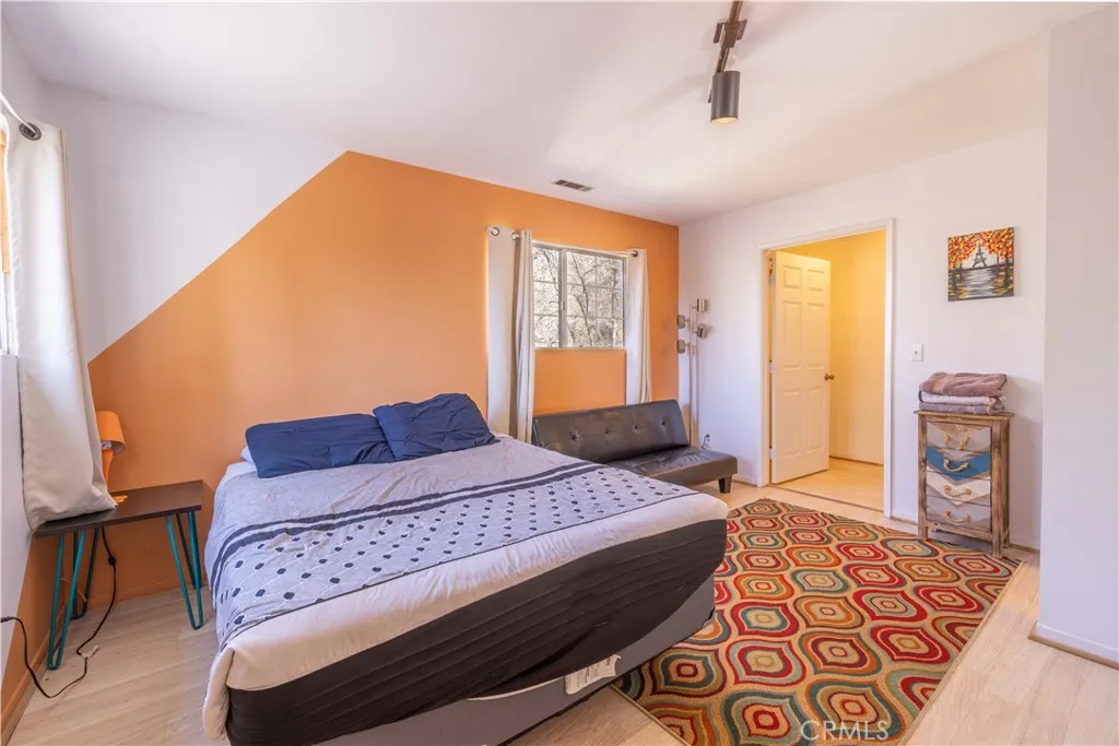 863 Ford Lane, Big Bear Lake, California 92315 home-pic-10