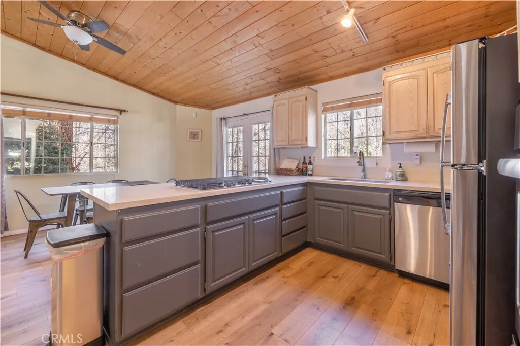 863 Ford Lane, Big Bear Lake, California 92315 home-pic-6