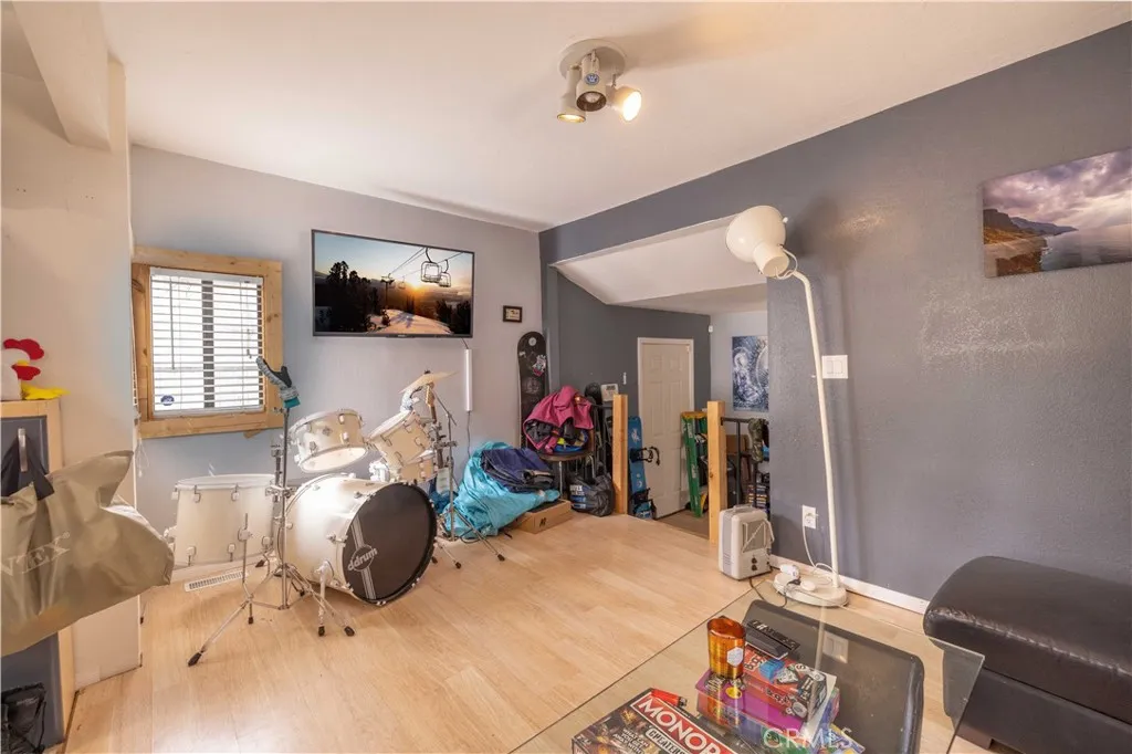 863 Ford Lane, Big Bear Lake, California 92315 home-pic-28