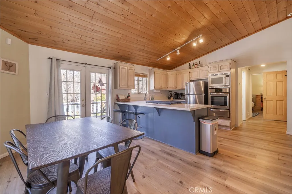 863 Ford Lane, Big Bear Lake, California 92315 home-pic-5