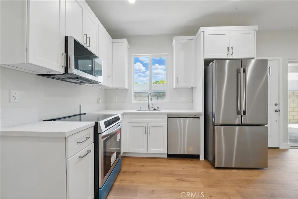 8142 Vantage Avenue, North Hollywood, California 91605 home-pic-46