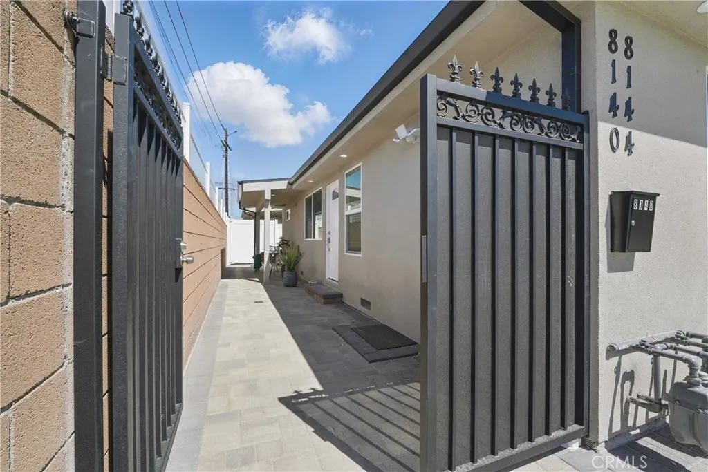 8142 Vantage Avenue, North Hollywood, California 91605 home-pic-20