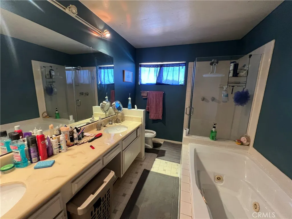 6323 Reseda Boulevard 5, Tarzana, California 91335 home-pic-6