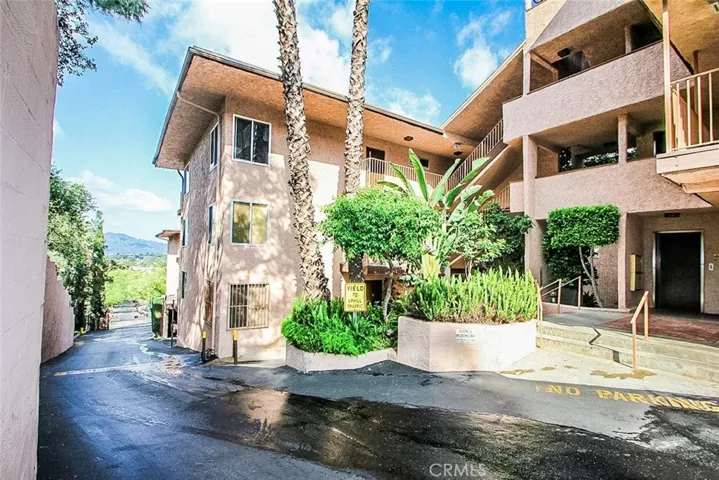 1517 E Garfield Avenue 94, Glendale, California 91205