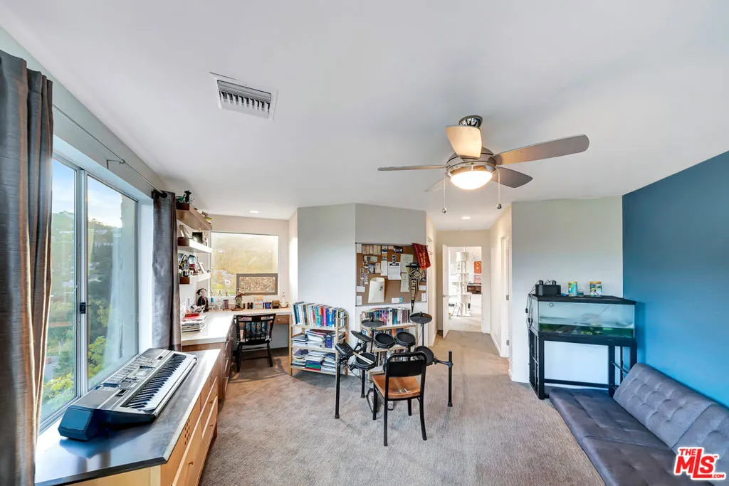 16096 Valley Meadow Place, Encino, California 91436 home-pic-49