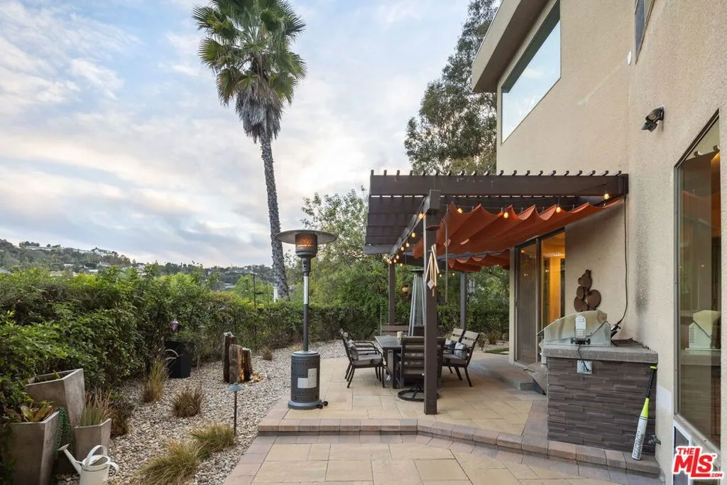 16096 Valley Meadow Place, Encino, California 91436 home-pic-33