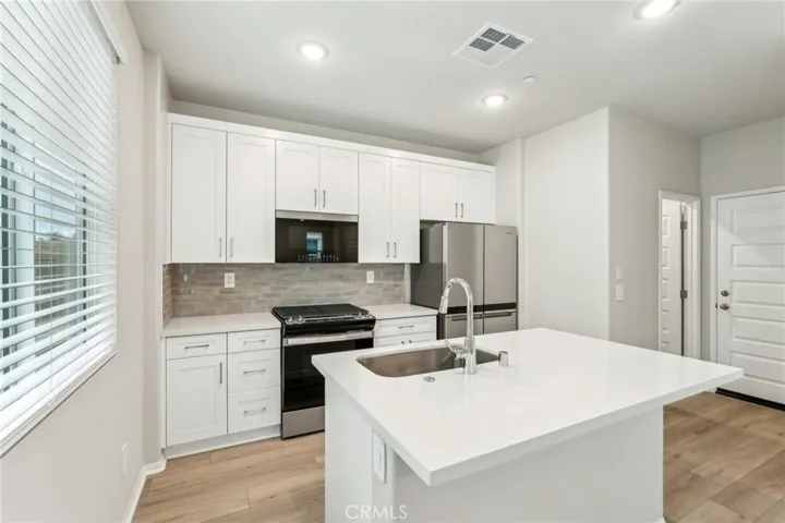 28591 Via Roble, Temecula, California 92591