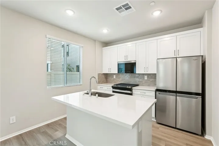 28591 Via Roble, Temecula, California 92591