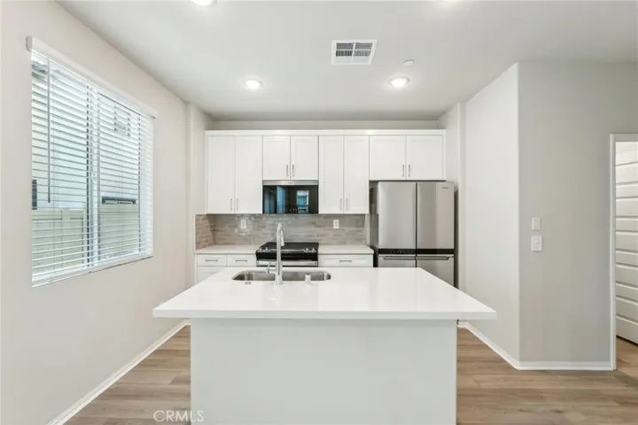 28591 Via Roble, Temecula, California 92591