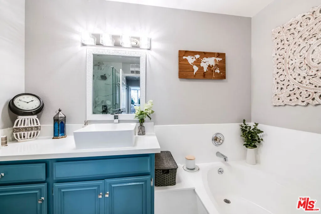 121 S Hope Street 418, Los Angeles, California 90012 home-pic-11