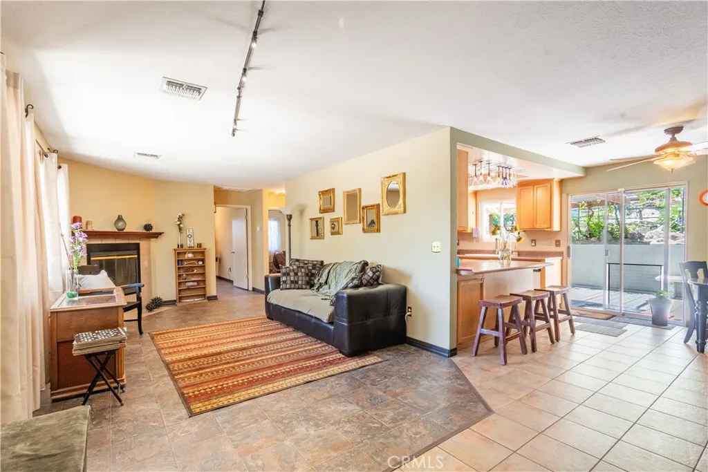 649 Olive St, Paso Robles, California 93446 home-pic-3
