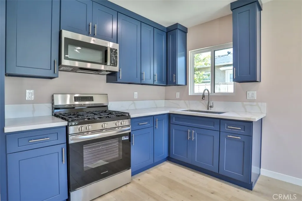 2111 Scott Road, Burbank, California 91504 home-pic-31