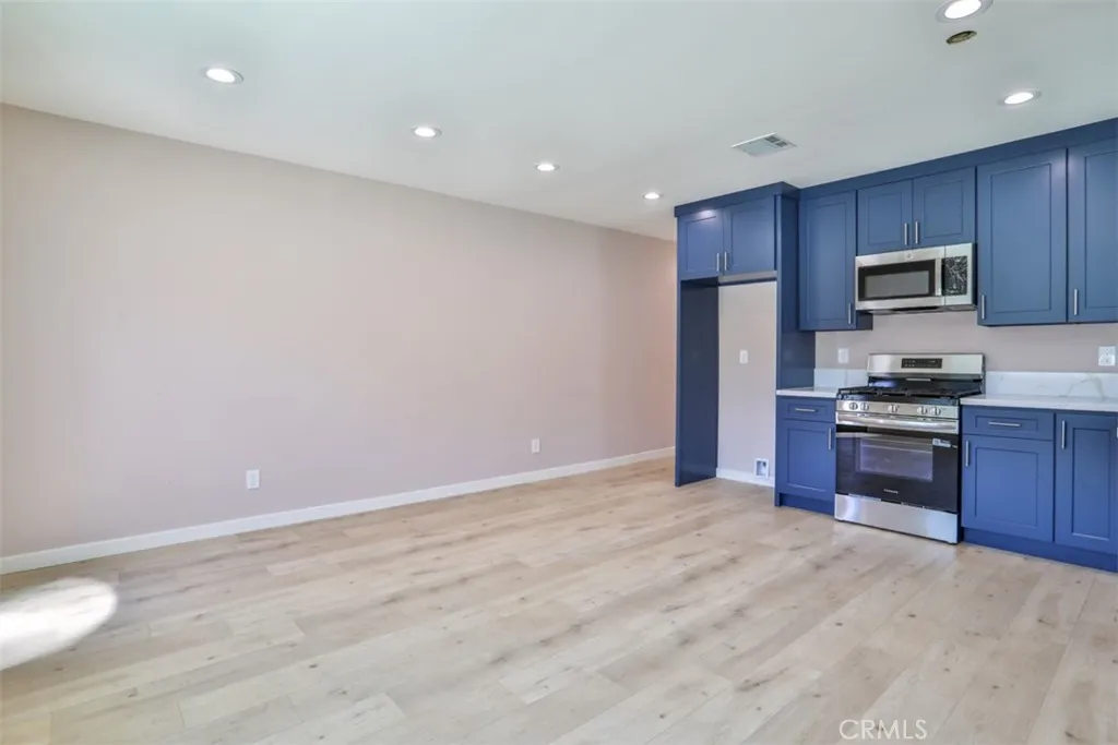 2111 Scott Road, Burbank, California 91504 home-pic-29