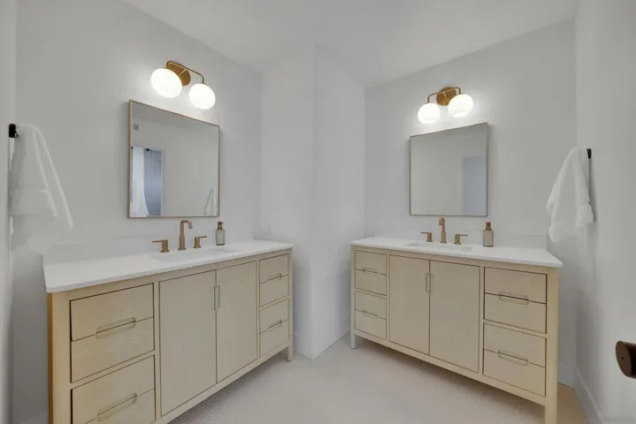 12564 Chetenham Ln, San Diego, California 92128