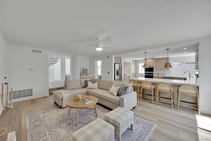 12564 Chetenham Ln, San Diego, California 92128